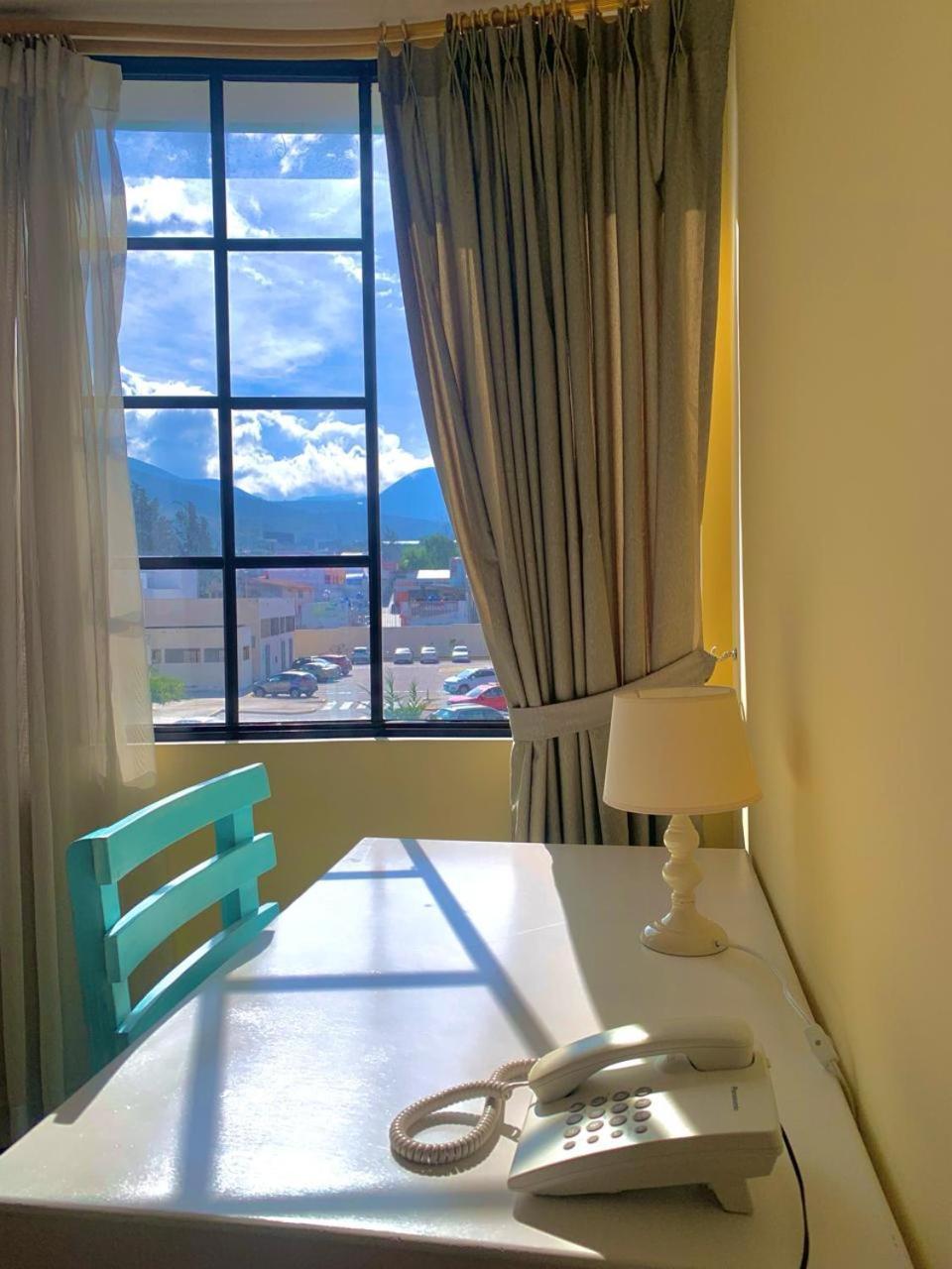Dos Hemisferios Hotel Quito Luaran gambar